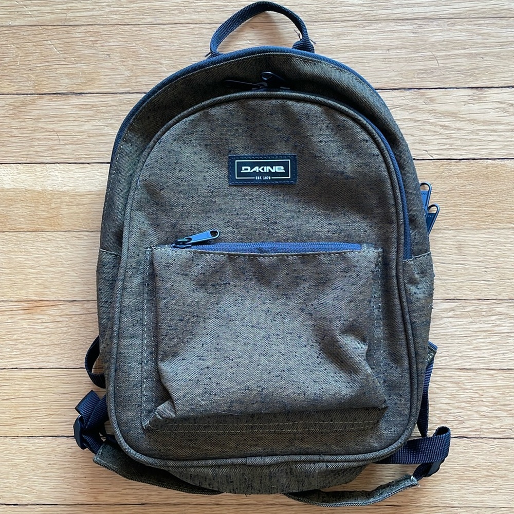 Dakine Essentials Mini Pack 7L, dark green/black
